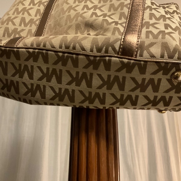 Michael Kors Tote Bag - Picture 4 of 6